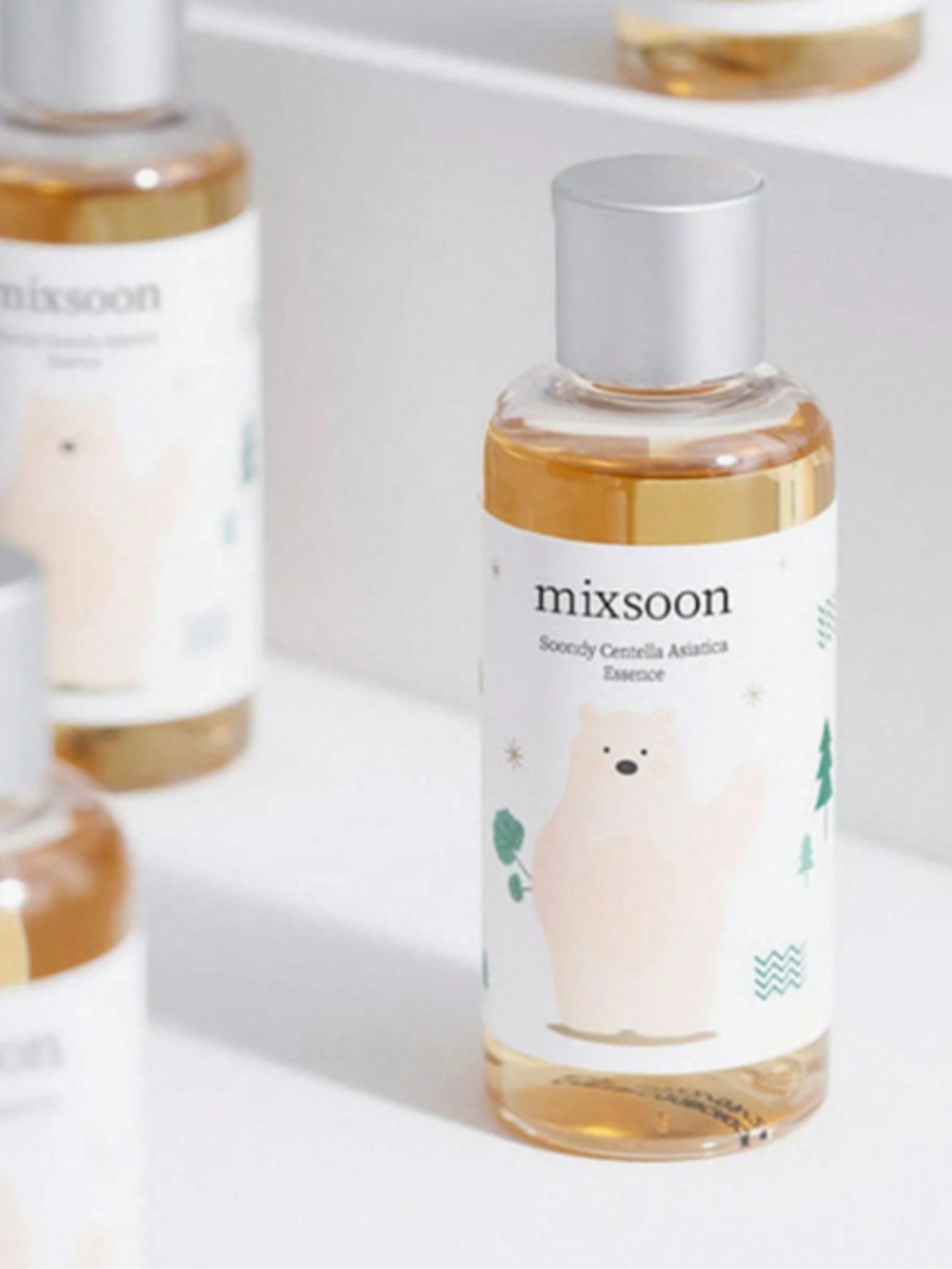 Mixsoon Soondy Centella Asiatica Essence 100 ml – 100% centella extract
Minimalist hydrating essence for sensitive skin
Soothing centella water essence for dewy glow
Vegan centella essence for redness and calm
Lightweight glass-skin centella essence