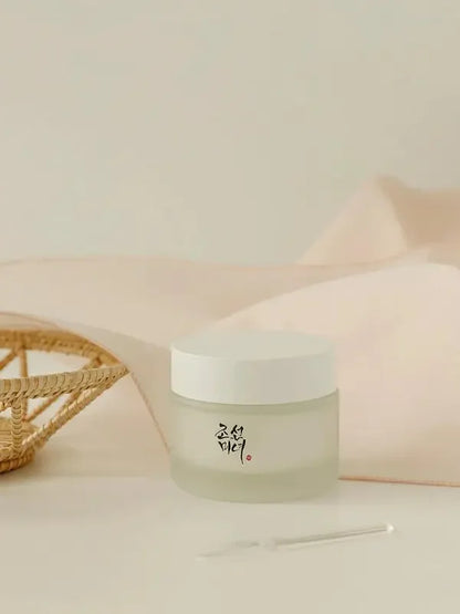 Beauty of Joseon Dynasty Cream 50ml Korean moisturizer

Rice and ginseng face cream for brightening and firming

Luxury Korean skincare Dynasty Cream glowing skin

Beauty of Joseon nourishing moisturizer with niacinamide

Best moisturizer for hydration and radiant glow